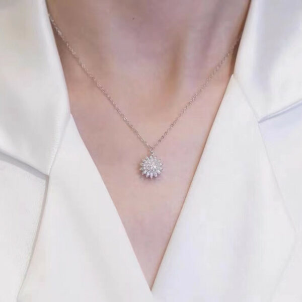 Rotatable Sunflower Necklace Full Of Diamonds - Image 2