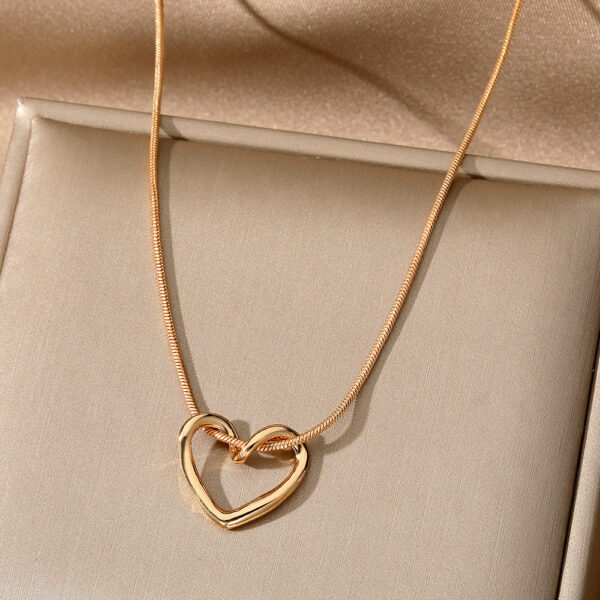 Niche Hollow Heart Necklace For Women - Image 8