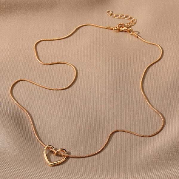 Niche Hollow Heart Necklace For Women - Image 7