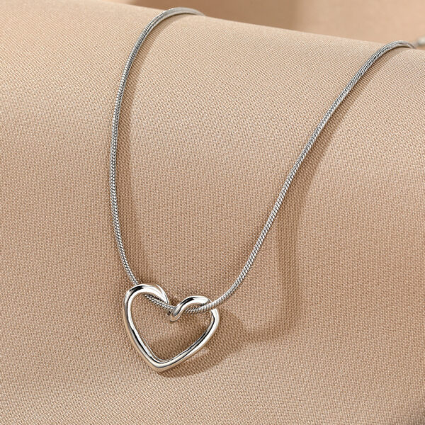 Niche Hollow Heart Necklace For Women - Image 4