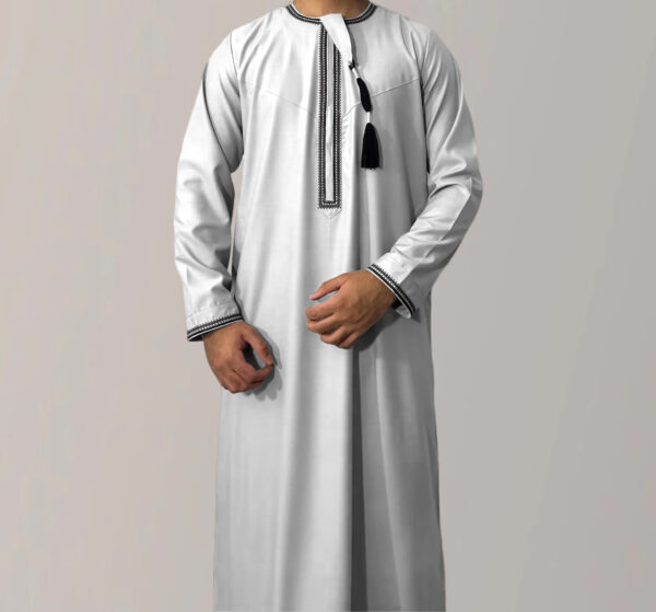 Solid Color Round Neck Embroidered Thick Tassel Oman Gowns Saudi Arabia Men - Image 3